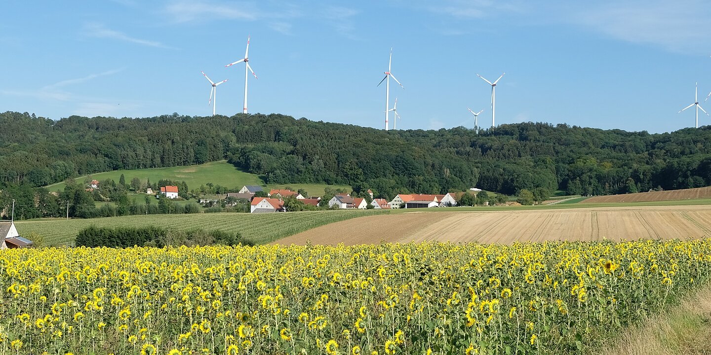 Windkraftanlagen bei Oberhochstatt